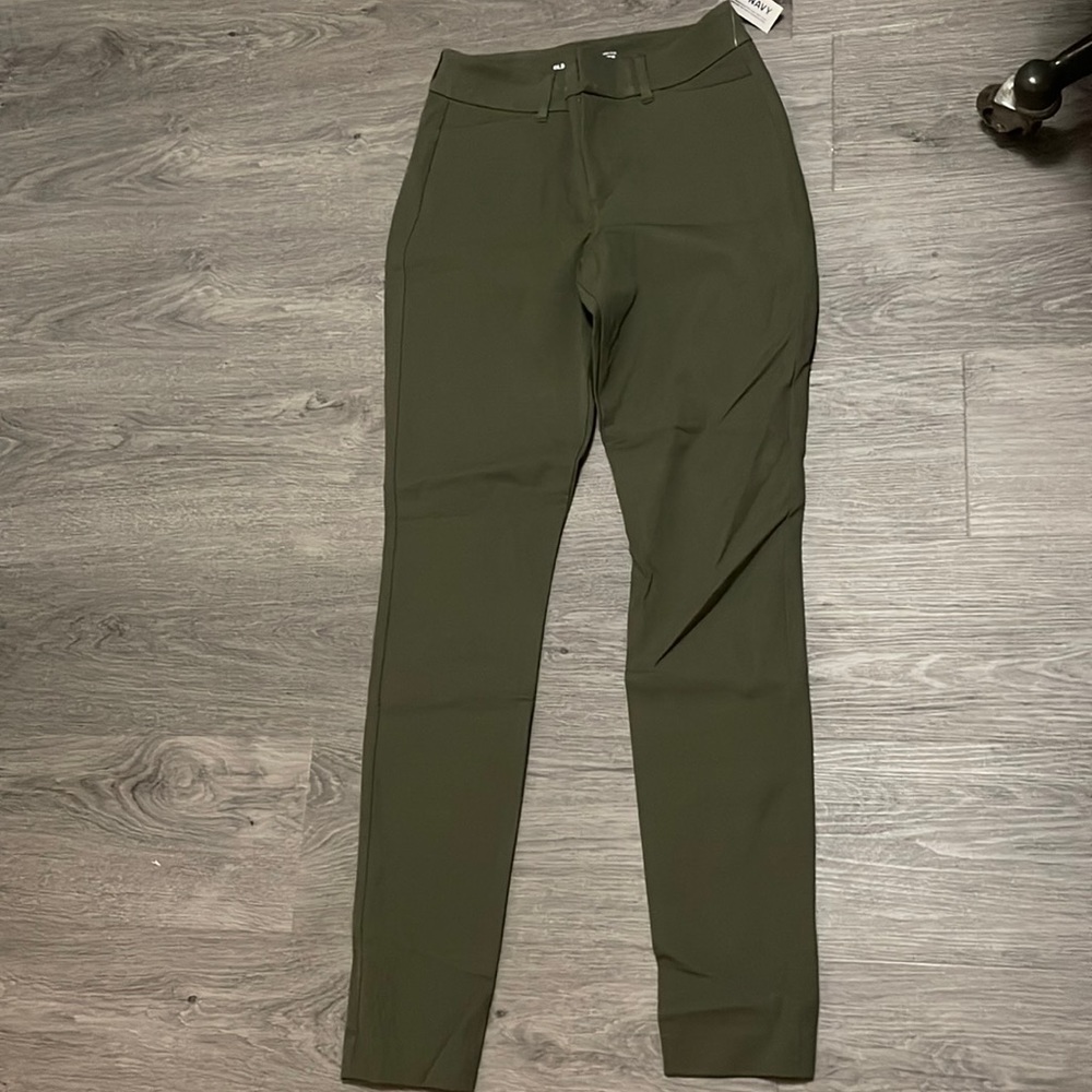NWT Old Navy Olive full Length Pixie Pants